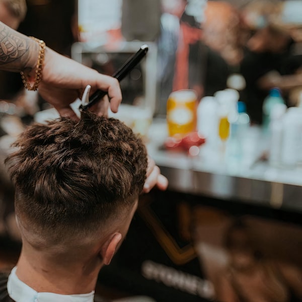 Κλασικό Pompadour με χωρίστρα