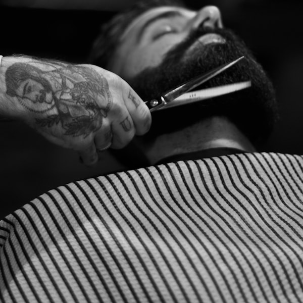 Slick back κούρεμα με σβήσιμο